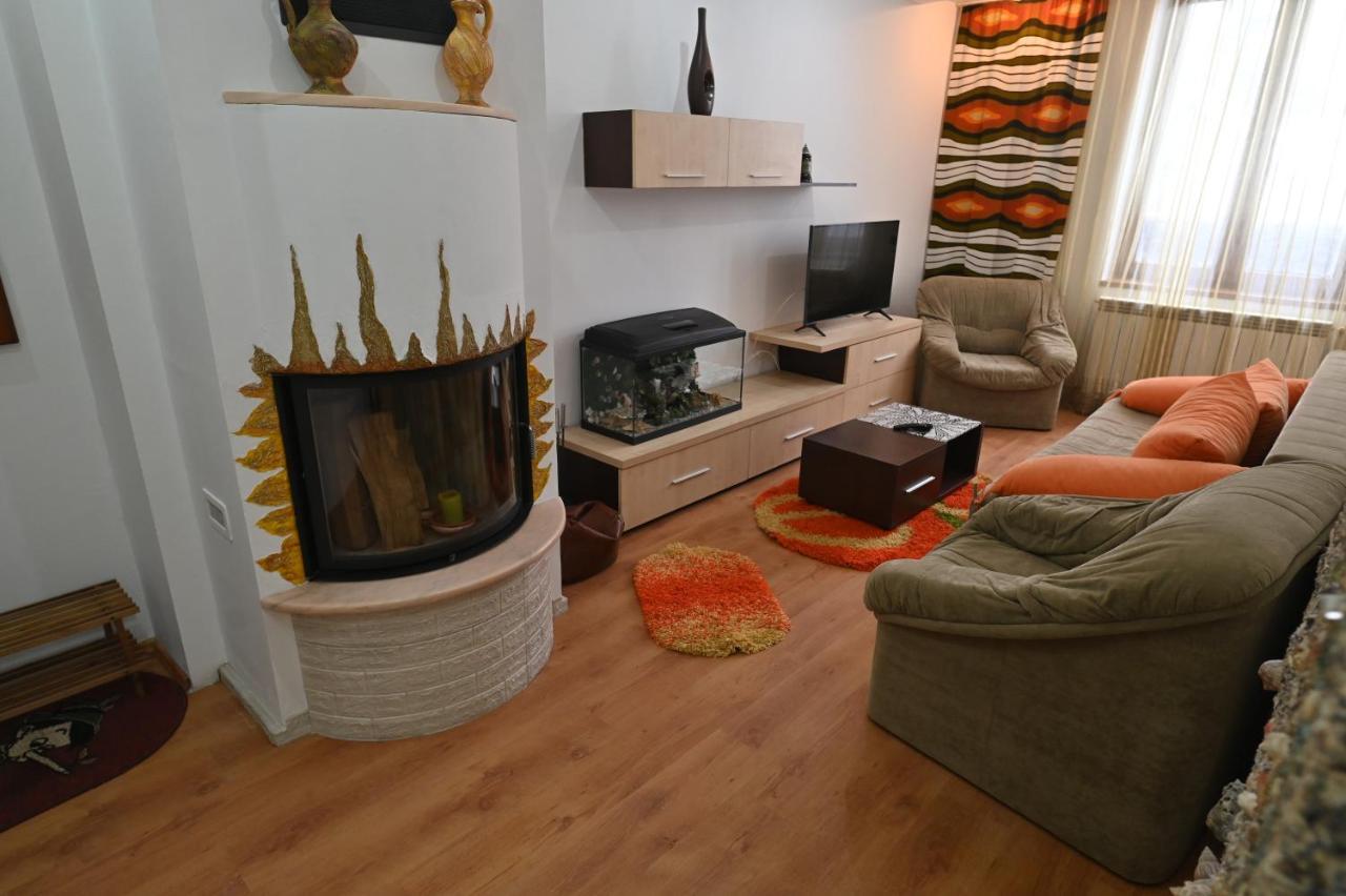 Apartament Camelia Petroşani Eksteriør billede